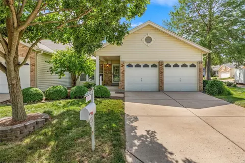 10806 Concord Circle Dr, Saint Louis, MO 63123