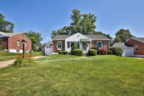 15 W Drake Ave, Saint Louis, MO 63119