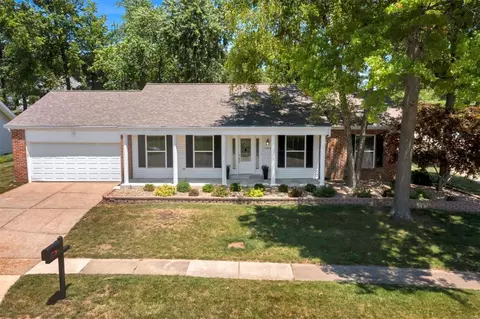 1956 Schoettler Valley Dr, Chesterfield, MO 63017