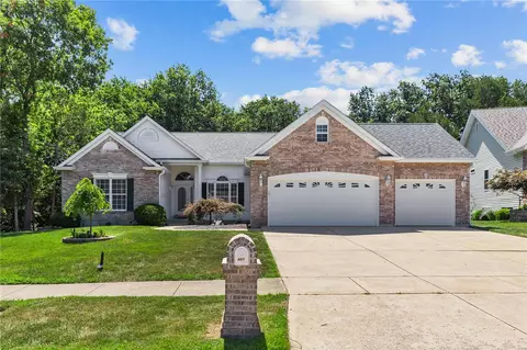 607 Winding Creek Dr, Wentzville, MO 63385