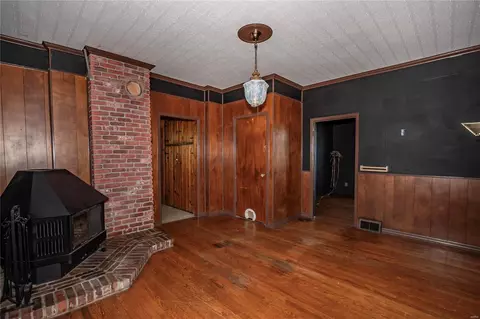 Living - 7212 Devonshire Ave, Saint Louis, MO 63119 photo 3 of 5