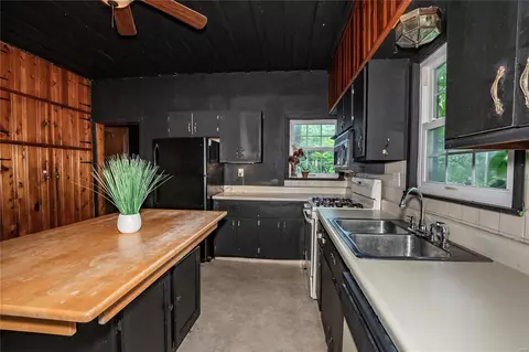 Kitchen - 7212 Devonshire Ave, Saint Louis, MO 63119 photo 2 of 3