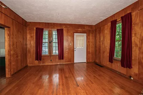 Living - 7212 Devonshire Ave, Saint Louis, MO 63119 photo 2 of 5