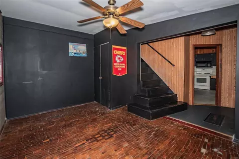 Entry Way - 7212 Devonshire Ave, Saint Louis, MO 63119 photo 2 of 2