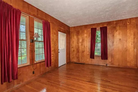 Living - 7212 Devonshire Ave, Saint Louis, MO 63119 photo 1 of 5