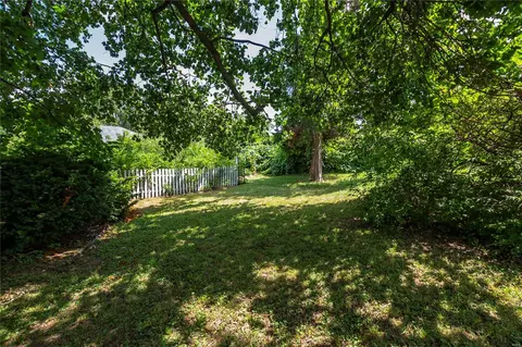 Exterior - 7212 Devonshire Ave, Saint Louis, MO 63119 photo 5 of 9