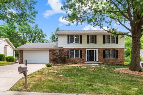 3070 Winding River Dr, Saint Charles, MO 63303