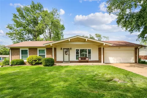 109 Timka Dr, Ballwin, MO 63011