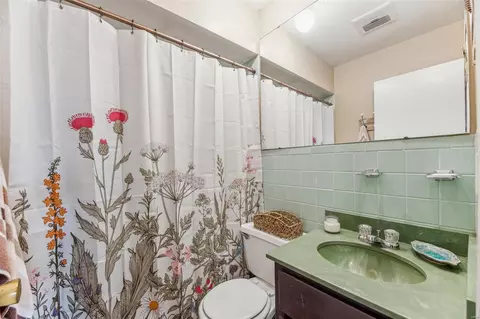 Bath - 109 Timka Dr, Ballwin, MO 63011 photo 2 of 2