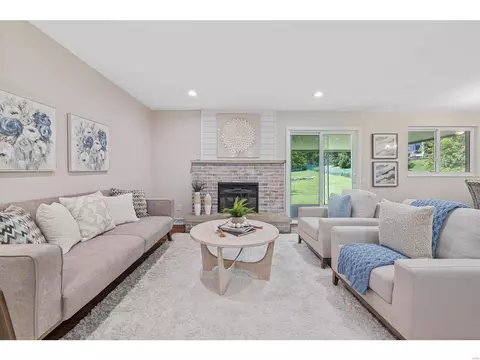 Living - 323 Shady Meadows Dr, Ballwin, MO 63011 photo 6 of 7