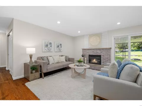 Living - 323 Shady Meadows Dr, Ballwin, MO 63011 photo 5 of 7
