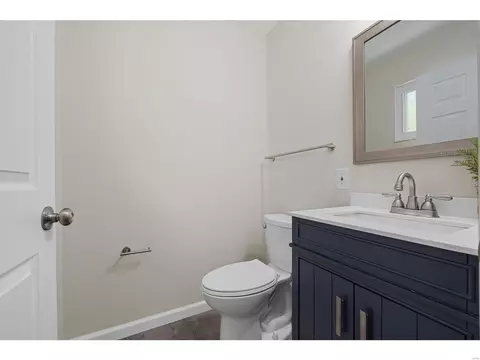 Bath - 323 Shady Meadows Dr, Ballwin, MO 63011 photo 3 of 3