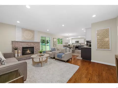 Living - 323 Shady Meadows Dr, Ballwin, MO 63011 photo 3 of 7