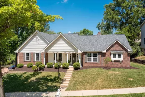 391 Greentrails Dr S, Chesterfield, MO 63017