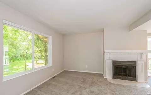 Living - 31 Megans Ct #31, O'fallon, MO 63366 photo 2 of 5