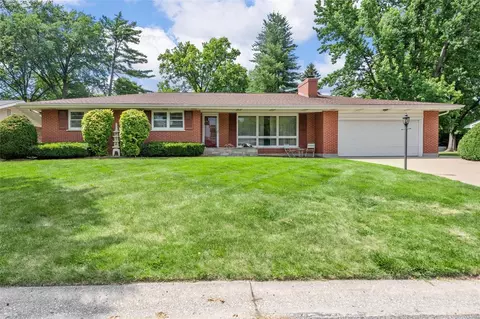 11 Briarwood Ln, Saint Charles, MO 63301
