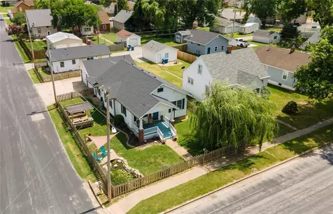 1136 Olive St, Saint Charles, MO 63301
