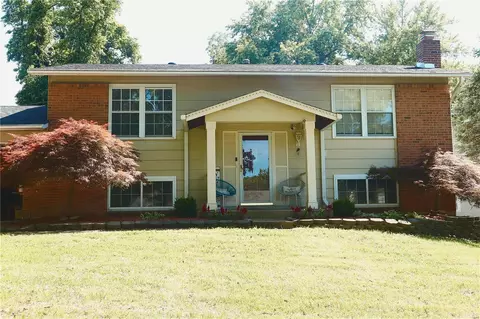12776 San Clemente Dr, Bridgeton, MO 63044