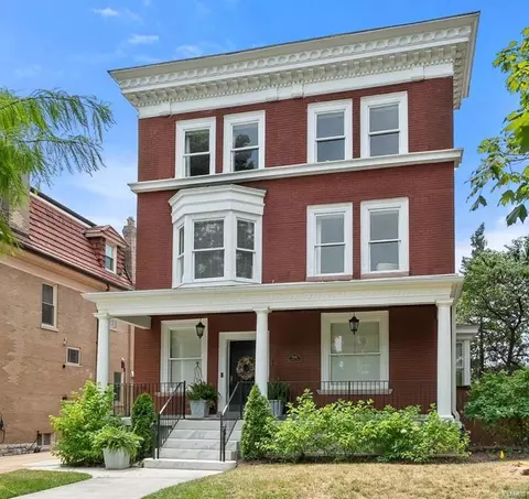 5256 Westminster Pl, Saint Louis, MO 63108
