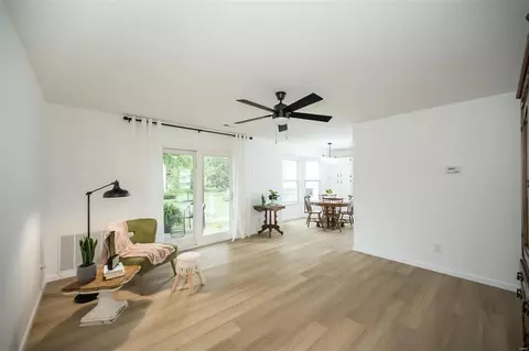 460 Cambridge Pl #2, Saint Peters, MO 63376