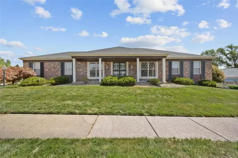 4011 Royal Estates Dr, Saint Louis, MO 63129