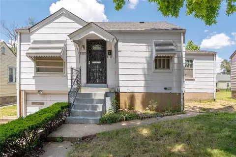 5325 Kirkland Dr, Saint Louis, MO 63121