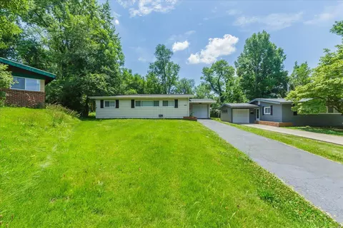 6800 Friarwood Dr, Saint Louis, MO 63134