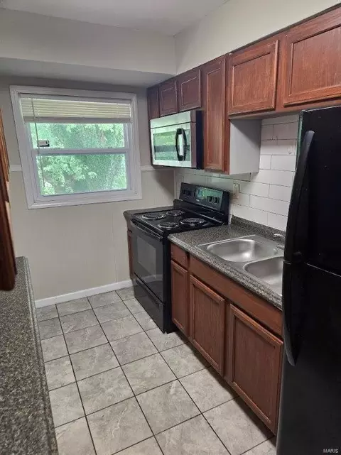 168 Cameron Rd, Saint Louis, MO 63137