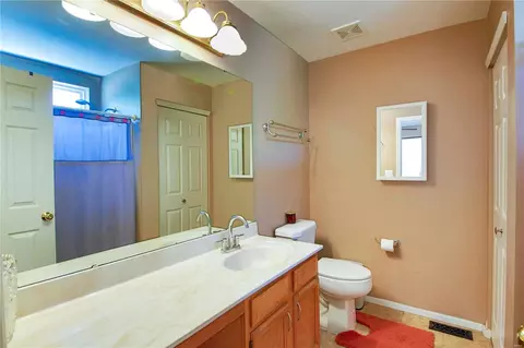 Bath - 614 Cascade Lake Dr, Ballwin, MO 63021 photo 1 of 2