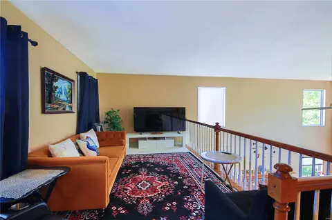 Living - 614 Cascade Lake Dr, Ballwin, MO 63021 photo 3 of 4