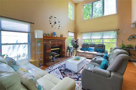 Living - 614 Cascade Lake Dr, Ballwin, MO 63021 photo 1 of 4