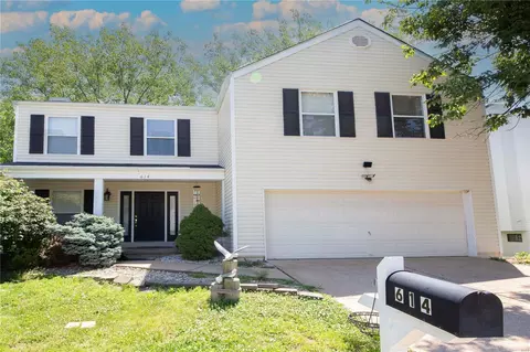 614 Cascade Lake Dr, Ballwin, MO 63021