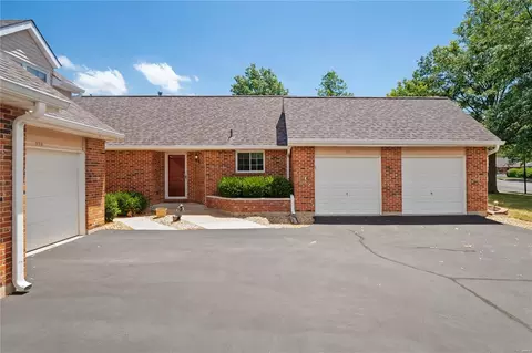 921 Alpine Ridge Dr, Ballwin, MO 63021