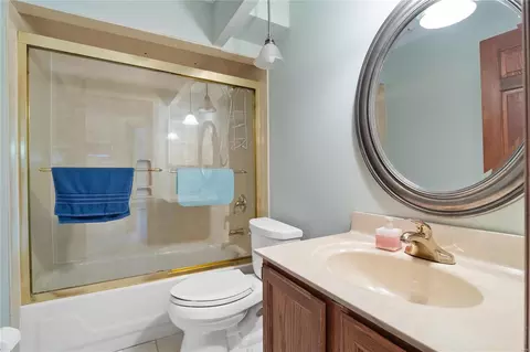 Bath - 921 Alpine Ridge Dr, Ballwin, MO 63021 photo 4 of 4