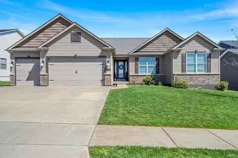 712 Bretton Trails Dr, Lake Saint Louis, MO 63367