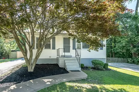 106 Cumberland Ave, Maryland Heights, MO 63043