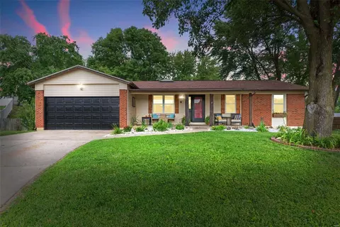 8 Wood Ct, Saint Peters, MO 63376