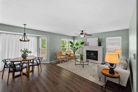 Living - 458 Oak Glen Dr, Ballwin, MO 63021 photo 2 of 3
