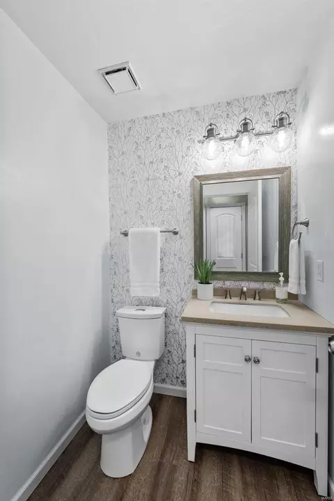 Bath - 458 Oak Glen Dr, Ballwin, MO 63021 photo 1 of 4