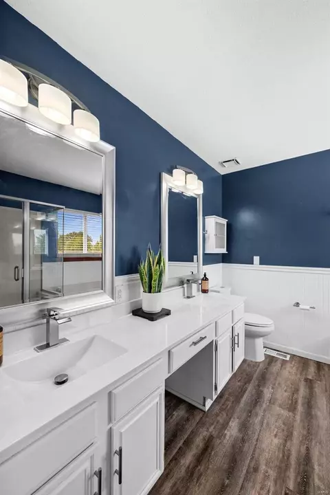 Bath - 458 Oak Glen Dr, Ballwin, MO 63021 photo 2 of 4