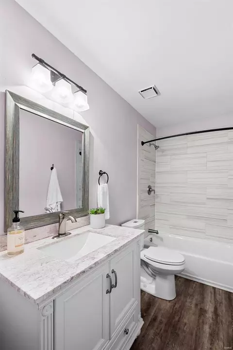 Bath - 458 Oak Glen Dr, Ballwin, MO 63021 photo 4 of 4