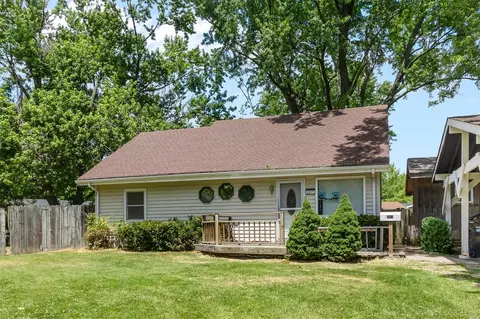 2817 Shadowcreek Dr, Florissant, MO 63031