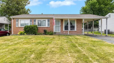 2843 Laurel View Ln, Maryland Heights, MO 63043