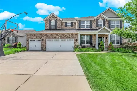 104 Oakhurst Dr, O'fallon, MO 63368 photo 1