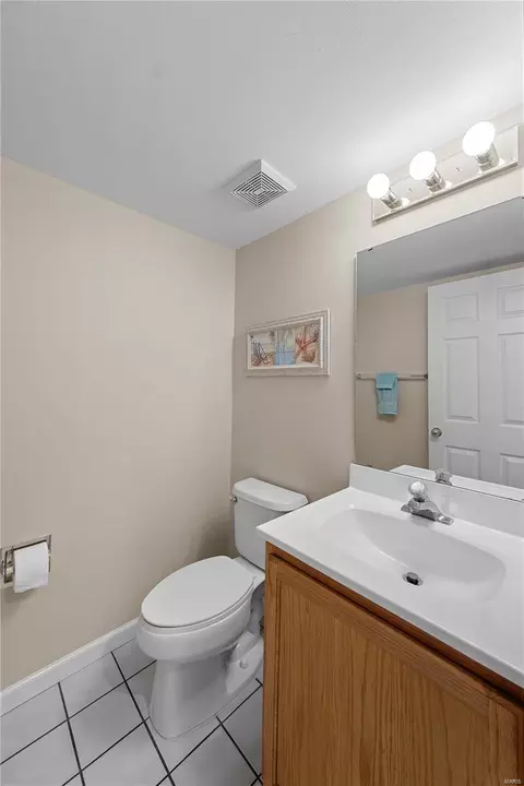 Bath - 421 April Oaks Ct, Ballwin, MO 63021 photo 5 of 5