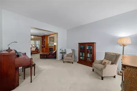 Living - 421 April Oaks Ct, Ballwin, MO 63021 photo 1 of 4
