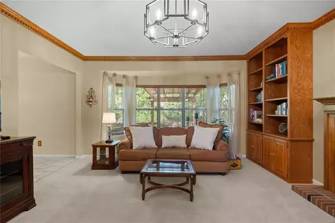 Living - 421 April Oaks Ct, Ballwin, MO 63021 photo 2 of 4