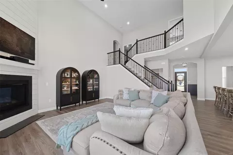 Entry Way - 405 Burnley Dr, O'fallon, MO 63368 photo 4 of 5