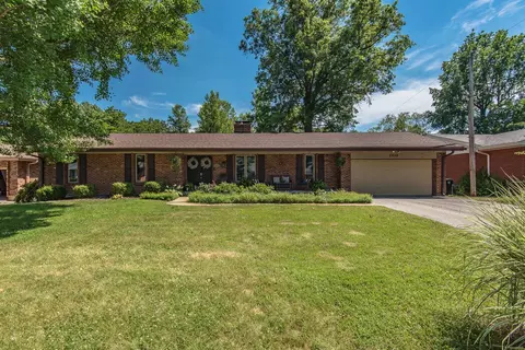 5808 Pebble Oak Dr, Saint Louis, MO 63128