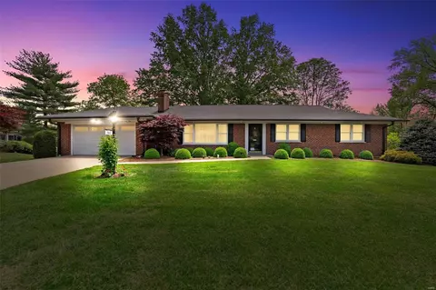 864 Renderer Dr, Warson Woods, MO 63122